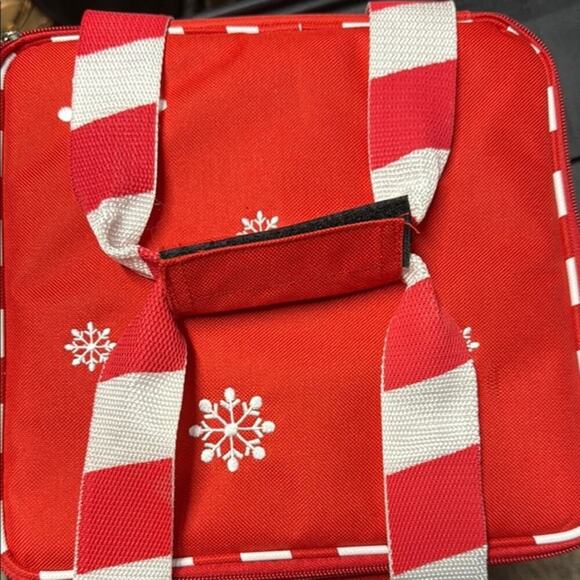 NEW Temp-Tations by Tara Snowflake 2 Qt. Casserole Dish and Insulated Carry Bag - Picture 5 of 10